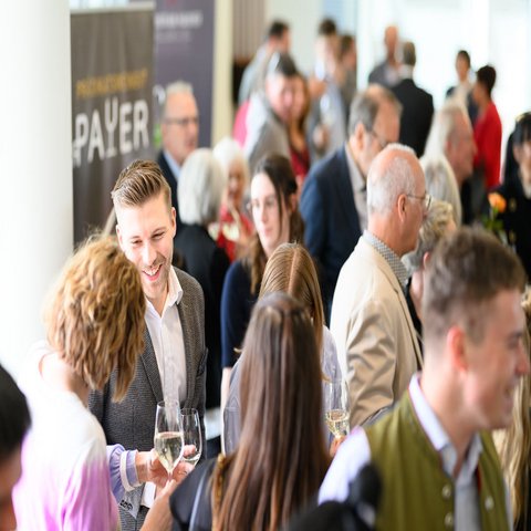 Eine Menschenansammlung