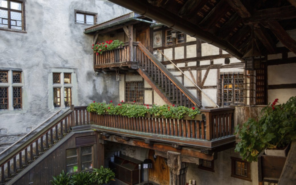 Der Hof einer Burg