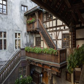 Der Hof einer Burg