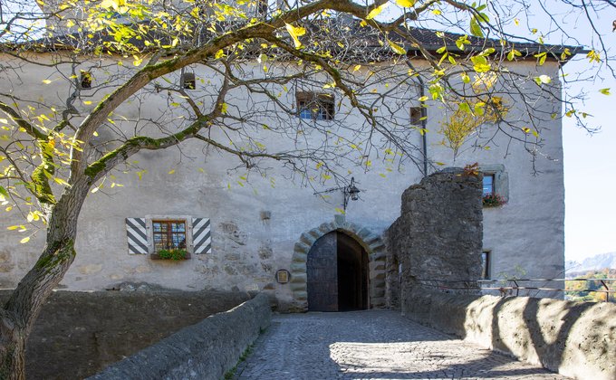 Der Eingang zu einer Burg