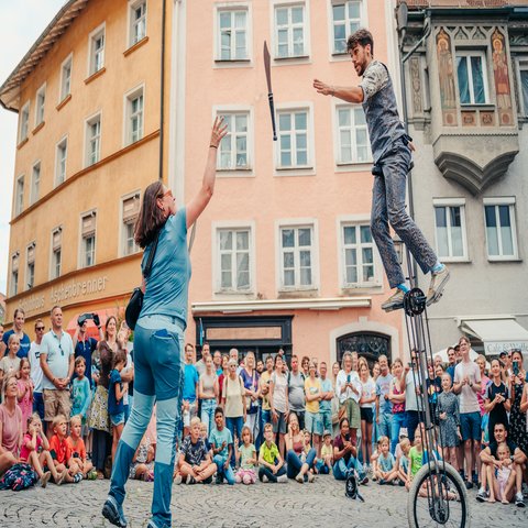 Ein Straßenkünstler bei der Arbeit