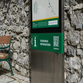 Eine Tafel der Tourismus Information