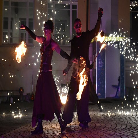 Zwei Feuerkünstler